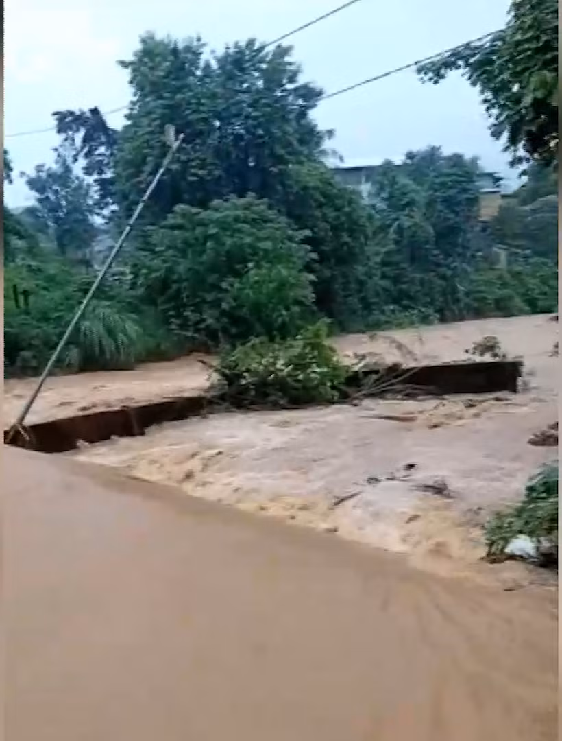 [Video] Mưa lớn gây ngập, chia cắt giao thông tại Quảng Trị