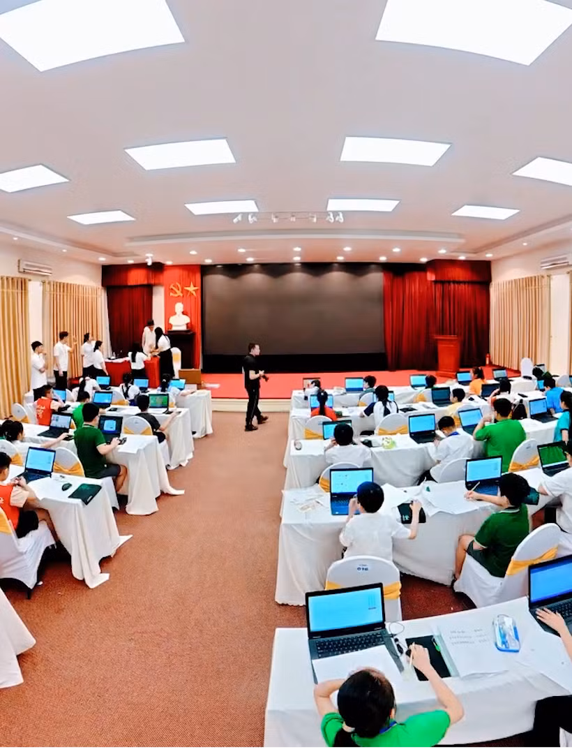 [Video] Vinh danh 194 học sinh xuất sắc tại Sân chơi Toán học Việt Nam năm học 2025–2026