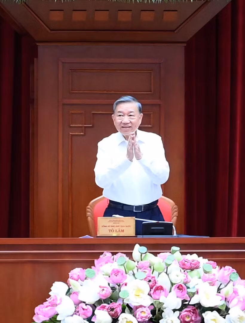 Tổng Bí thư, Chủ tịch nước Tô Lâm, Thường trực Ban Bí thư Trần Cẩm Tú và Trưởng ban Tổ chức Trung ương Nguyễn Duy Ngọc chủ trì gặp mặt cán bộ quy hoạch diện Bộ Chính trị quản lý. (Ảnh: ĐĂNG KHOA)