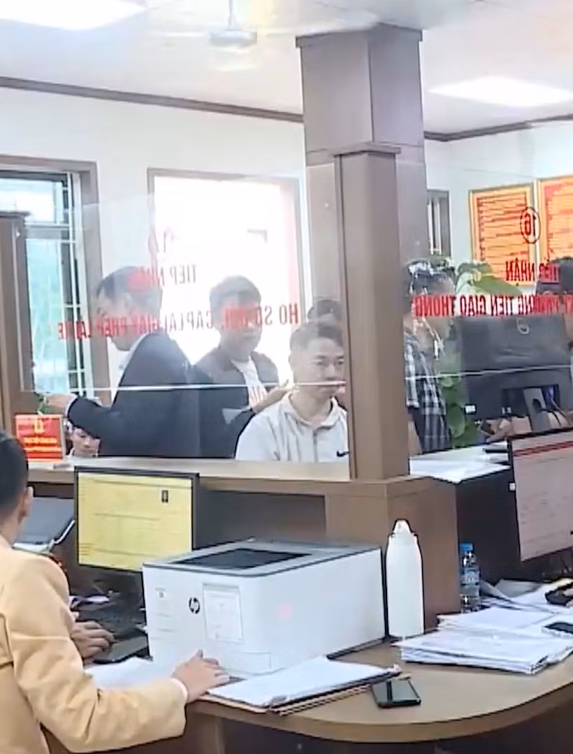 [Video] Đề xuất mở rộng trường hợp nộp trực tiếp hồ sơ đổi giấy phép lái xe