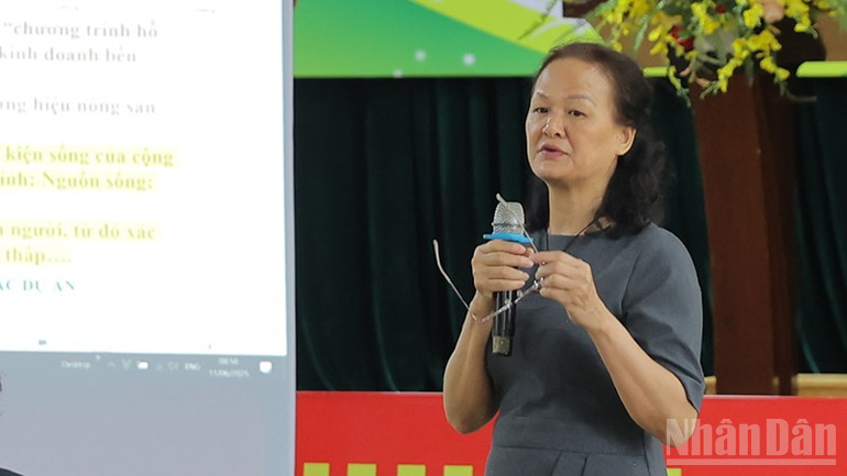 Chuyên gia Nguyễn Thị Bích Hường – Trưởng Ban Thông tin và Truyền thông Hiệp hội Doanh nghiệp nhỏ và vừa Việt Nam phát biểu tại hội thảo. ndo_br_v.jpg