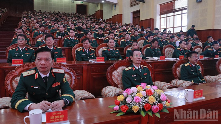 Các đại biểu và học viên tham dự lễ tốt nghiệp. ndo_br_2.jpg