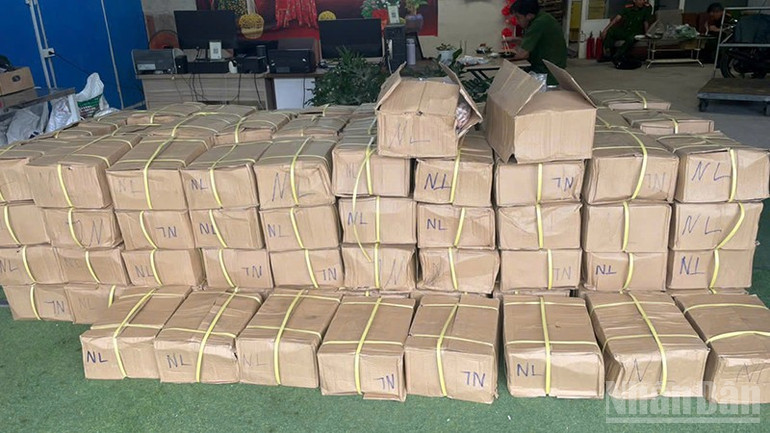 Thực phẩm đông lạnh được đóng trong thùng giấy không có nguồn gốc xuất xứ. ndo_br_bbbbb.jpg