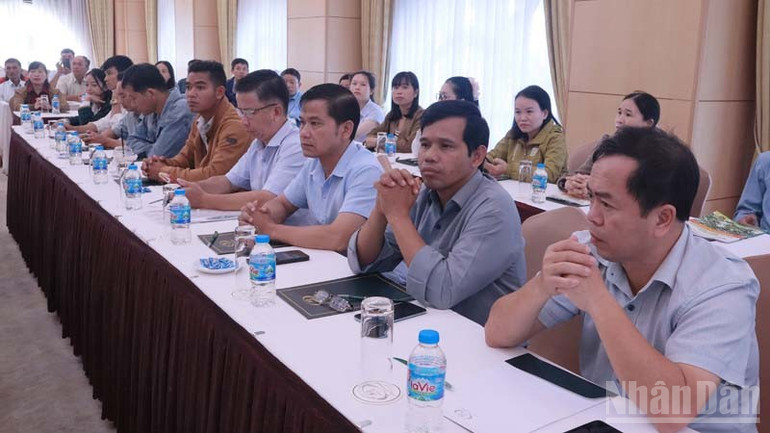 Các đại biểu tham gia diễn đàn. ndo_br_3.jpg