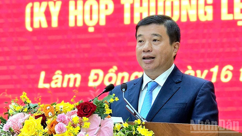 Đồng chí Y Thanh Hà Niê Kđăm, Bí thư Tỉnh ủy, Trưởng đoàn Đại biểu Quốc hội khóa XV tỉnh Lâm Đồng phát biểu tại kỳ họp. ndo_br_55.jpg