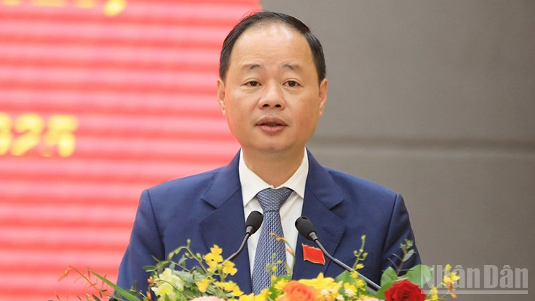 Đồng chí Trần Hồng Thái, Phó Bí thư Tỉnh ủy, Chủ tịch Hội đồng nhân dân tỉnh Lâm Đồng phát biểu tại kỳ họp. ndo_br_66.jpg