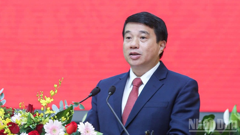 Đồng chí Y Thanh Hà Niê Kđăm, Ủy viên Trung ương Đảng, Bí thư Tỉnh ủy Lâm Đồng đọc diễn văn ôn lại truyền thống của Báo chí Cách mạng Việt Nam. ndo_br_h1.jpg