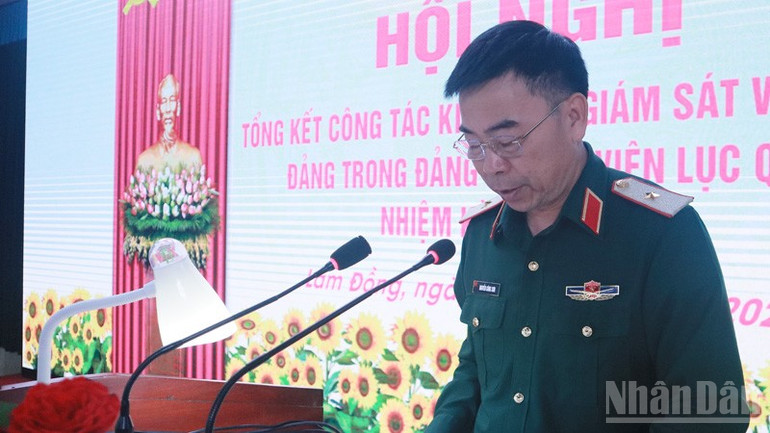 Thiếu tướng Nguyễn Công Sơn, Phó Chính ủy Học viện Lục quân phát biểu tại Hội nghị. ndo_br_5.jpg
