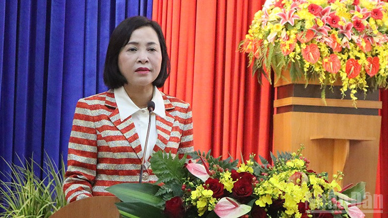 Phó Chủ tịch Quốc hội Nguyễn Thị Thanh phát biểu tại buổi trao quà. ndo_br_nnn.jpg