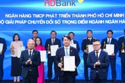 Ông Nguyễn Văn Hảo, Phó Tổng Giám đốc HDBank - đại diện HDBank nhận giải Chuyển đổi số Việt Nam 2025.
