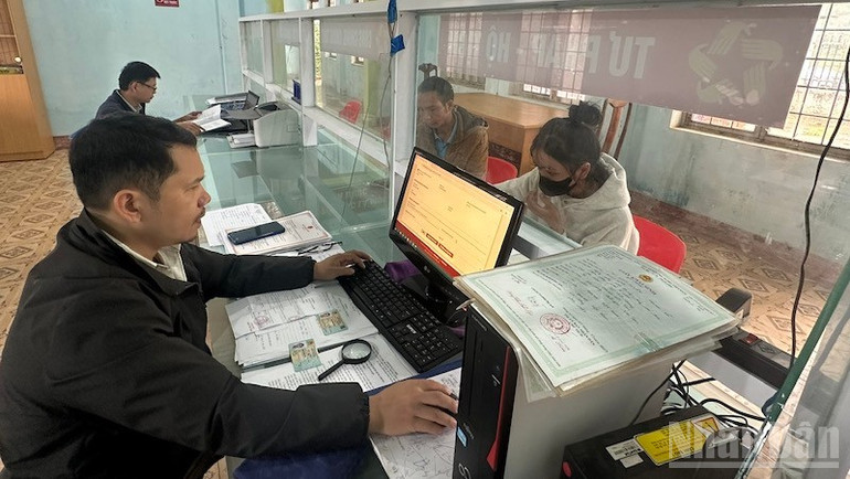Cán bộ, công chức các xã vùng sâu, vùng xa nỗ lực phục vụ người dân tốt nhất. ndo_br_x-xop-3.jpg