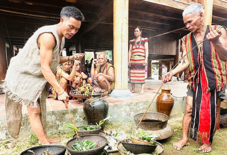 Cùng với phát triển kinh tế, xã Bờ Y gìn giữ truyền thống văn hóa. by-5.jpg