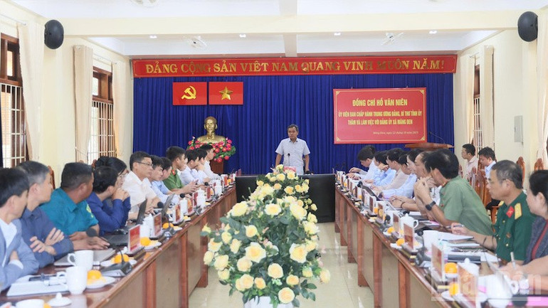 Bí thư Tỉnh ủy Quảng Ngãi Hồ Văn Niên phát biểu chỉ đạo. ndo_br_md1.jpg