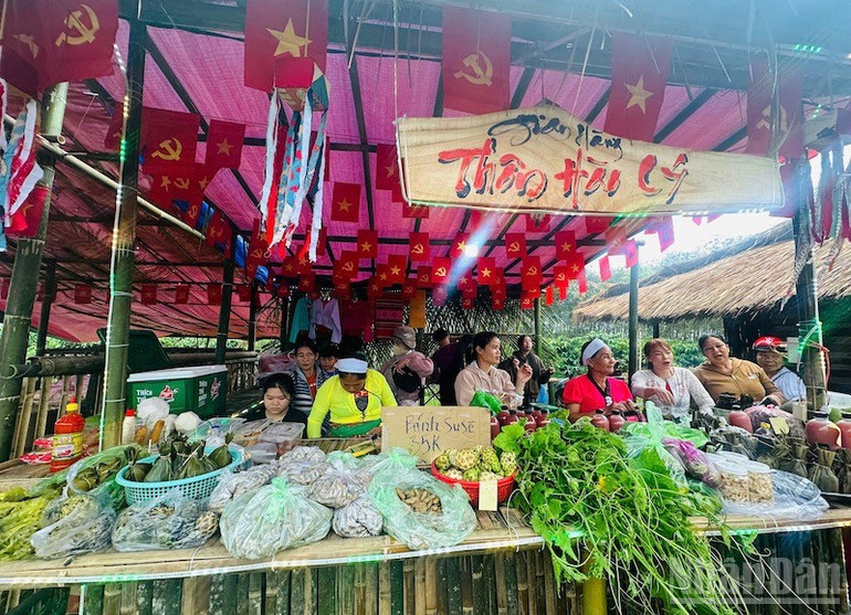 Gian hàng của bà con người Mường. ndo_br_sl4.jpg