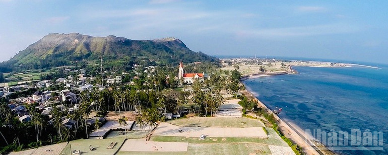 La province de Quang Ngai est forte en matière de tourisme maritime et insulaire, le cœur étant l'île de Ly Son. ndo_br_dl4.jpg