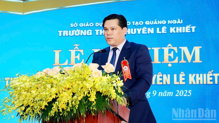 وتحدث في الحفل نائب رئيس اللجنة الشعبية لمقاطعة كوانج نجاي تران فوك هيين. ndo_br_lk3.jpg