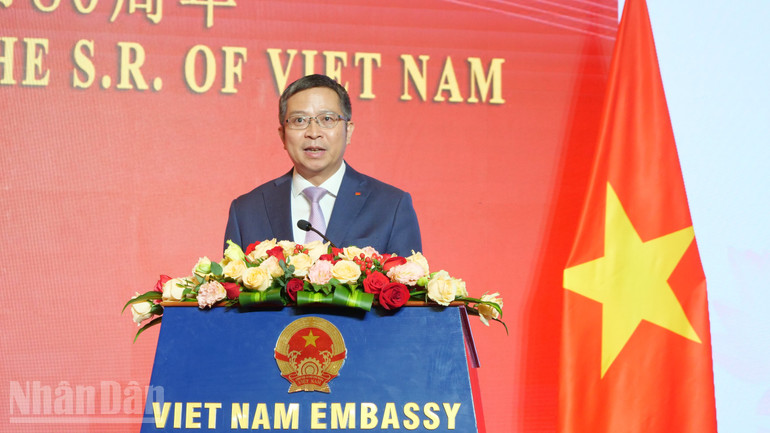 Đại sứ Phạm Thanh Bình phát biểu tại buổi lễ. ndo_bl_a02-p2377014.jpg