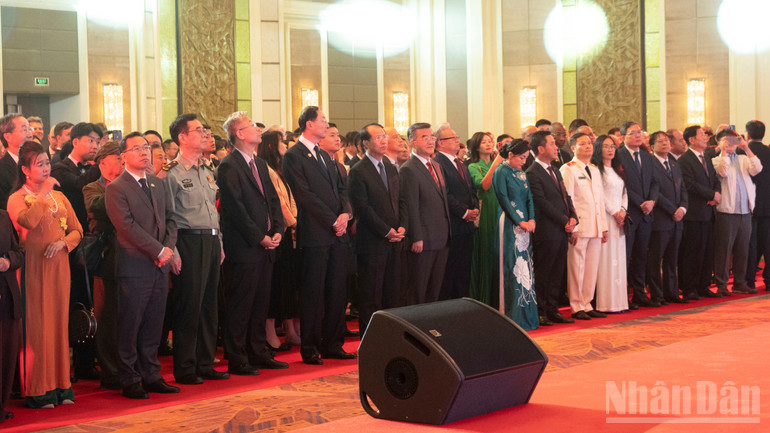 Quang cảnh buổi lễ. ndo_br_a12-p2377082-1.jpg