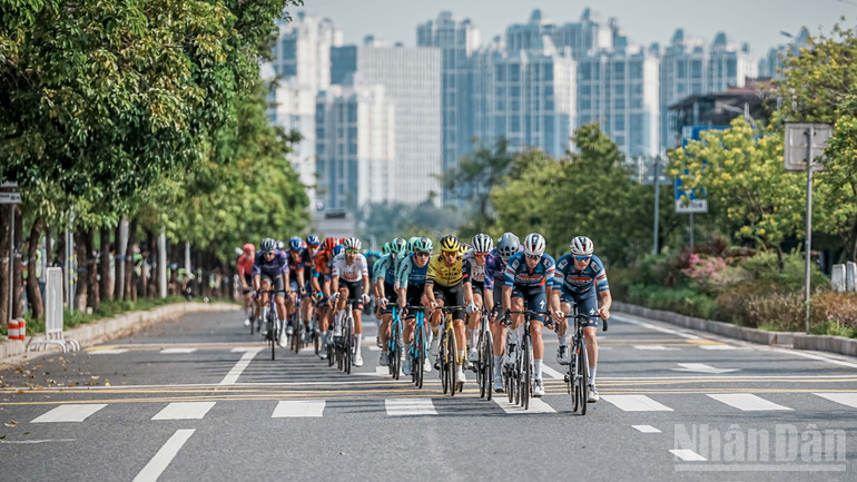 Die Radsportler treten in der letzten Etappe in der Stadt Nanning an. ndo_br_anh-ket-thuc-03.jpg