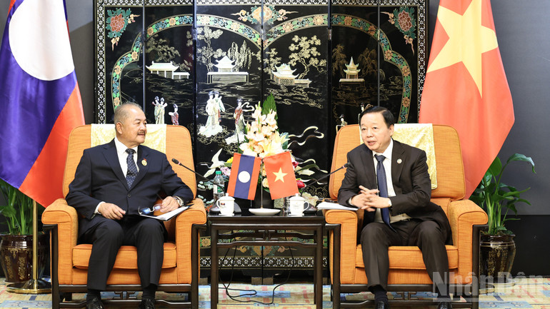 Phó Thủ tướng Trần Hồng Hà hội kiến Phó Thủ tướng Lào Kikeo Khaykhamphithoune. ndo_br_ptt-lao-02.jpg