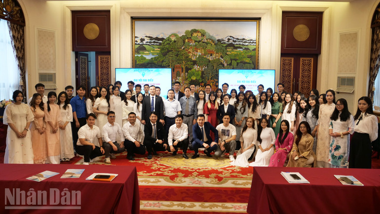 Các đại biểu dự Đại hội chụp ảnh lưu niệm. ndo_bl_a07-p2079319.jpg