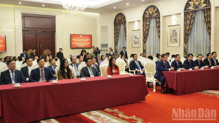 Quang cảnh buổi gặp gỡ cán bộ, nhân viên Đại sứ quán và cộng đồng người Việt Nam tại Trung Quốc. ndo_br_a06-p2292815.jpg