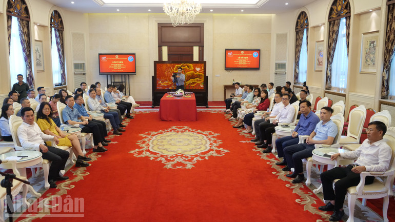 Toàn cảnh Lễ kỷ niệm 80 năm Cách mạng Tháng Tám, Ngày truyền thống Công an nhân dân và Ngày thành lập ngành ngoại giao Việt Nam tại Trung Quốc. ndo_bl_a02-p2292278.jpg
