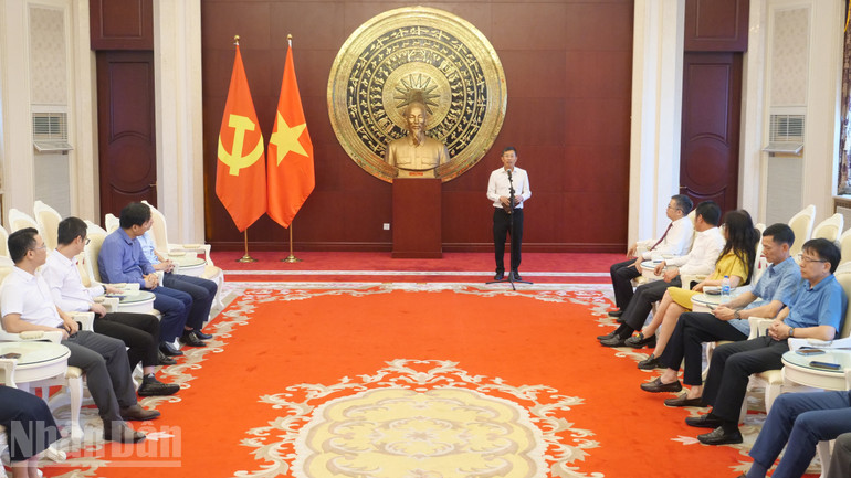 Tham tán Đỗ Mạnh Hà, Phó Trưởng Cơ quan Đại diện Bộ Công an Việt Nam tại Trung Quốc phát biểu tại Lễ kỷ niệm. ndo_bl_a01-p2292406.jpg