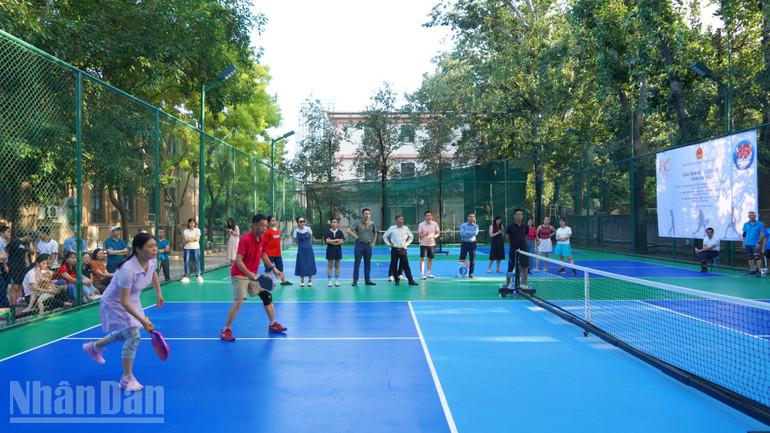 Trận chung kết đôi nam nữ môn pickleball chiều 16/8 tại khuôn viên Đại sứ quán. ndo_bl_a06-dsc07318.jpg