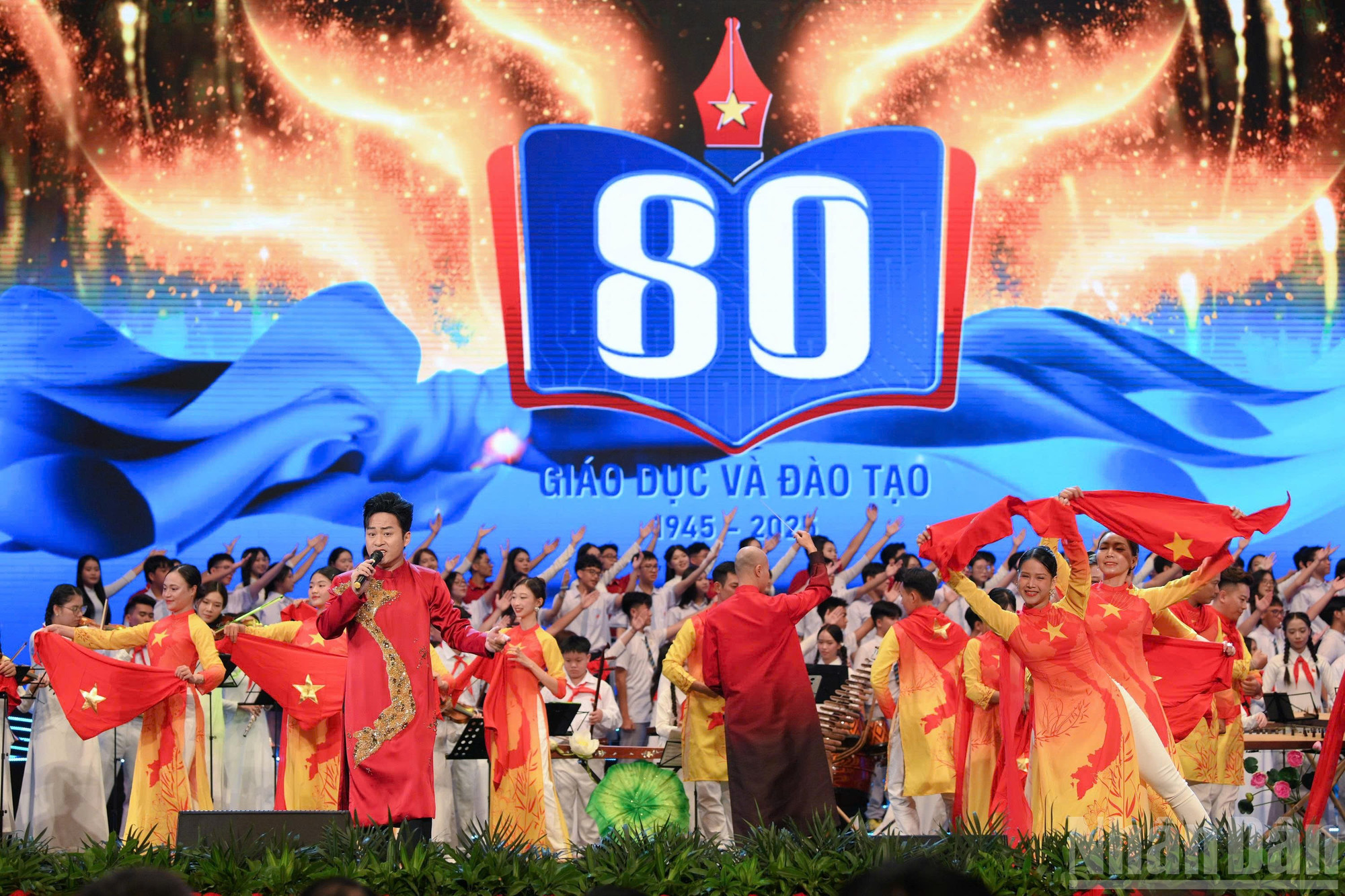 Ngành giáo dục và đào tạo 80 năm qua đã phát triển theo hướng vừa kế thừa truyền thống, vừa hội nhập quốc tế, tạo bản sắc và giá trị riêng của Việt Nam. ndo_br_z6978408003755-3445c93de2cde3124a1917e7a4ffe470.jpg