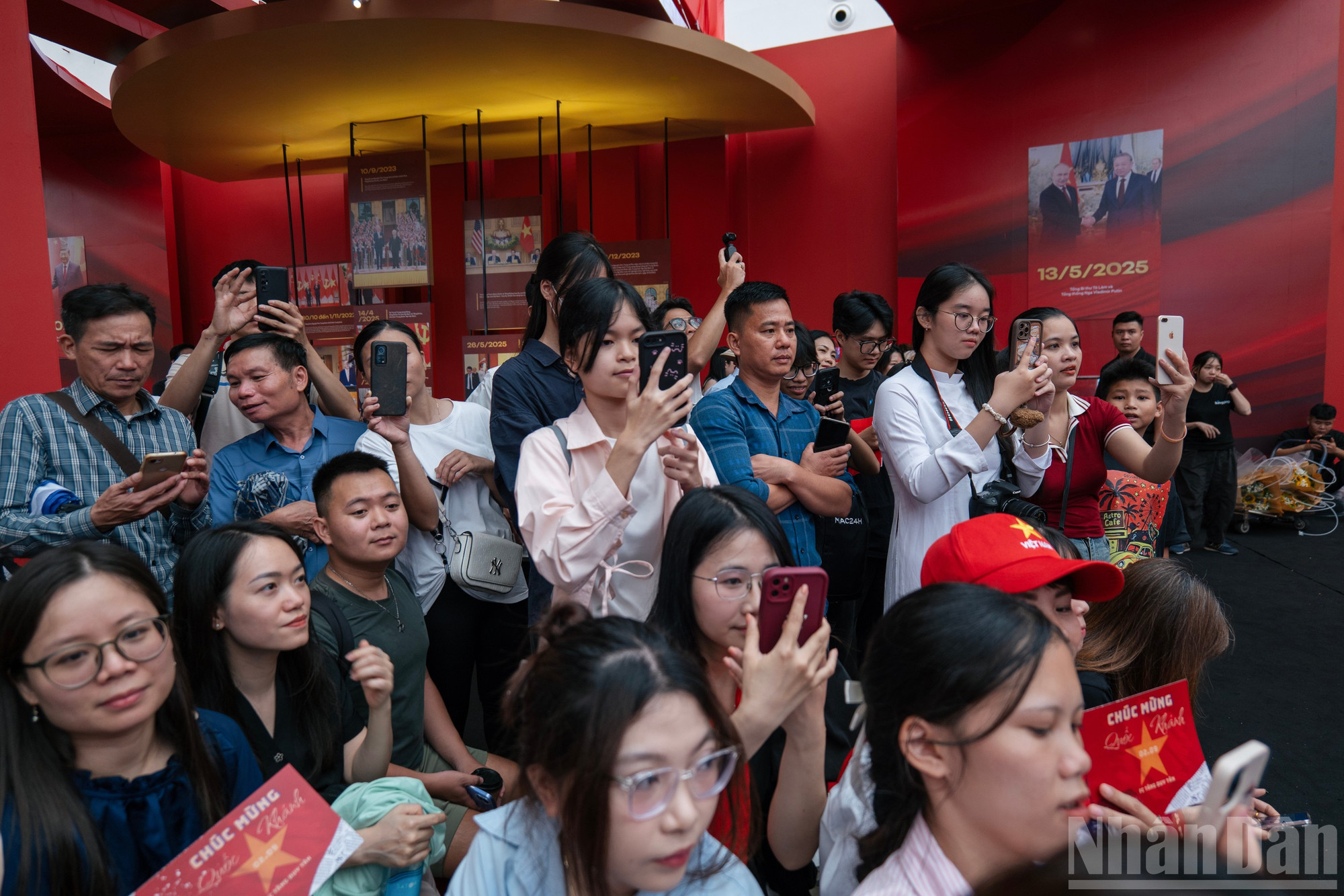 Công chúng theo dõi tọa đàm. ndo_br_bul9152.jpg