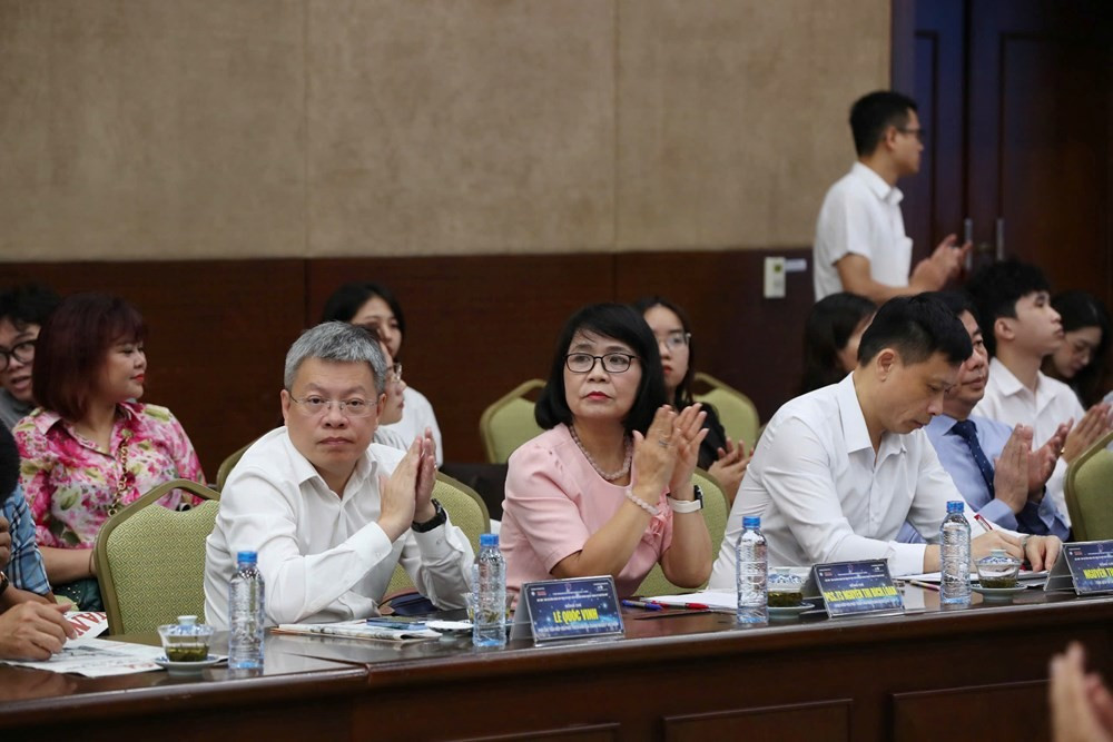 Hội thảo có sự tham dự của các chuyên gia, nhà nghiên cứu về truyền thông, kinh tế và các tổ chức xã hội nghề nghiệp. dai-bieu-1-cpej.jpg