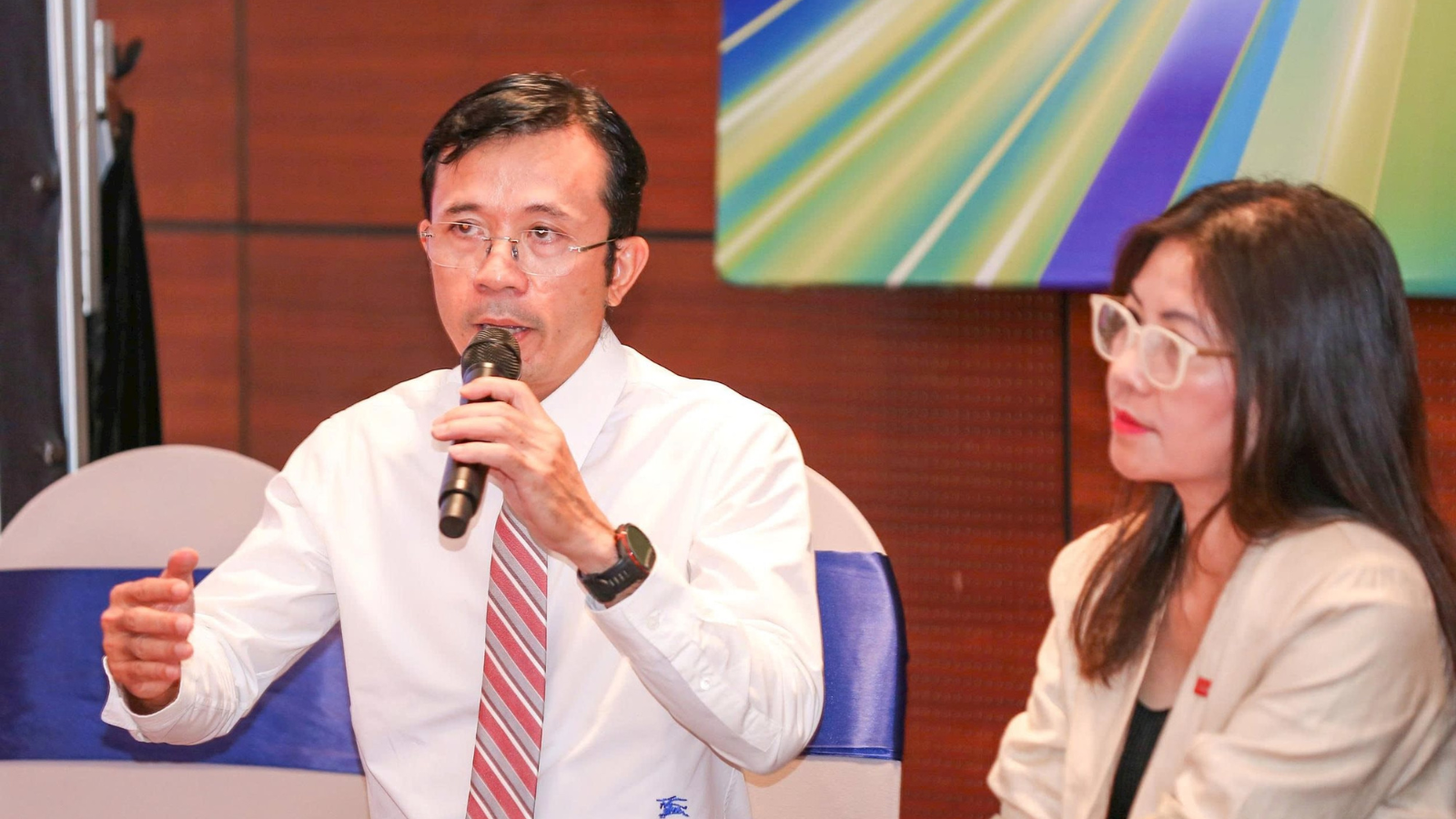 Ông Trần Xuân Toàn, Phó Tổng Biên tập Báo Tuổi Trẻ cho rằng, báo chí phải sống được nhờ vào sự chi trả của bạn đọc. (Ảnh: TRẦN HẢI/CLO) thiet-ke-chua-co-ten-24.png