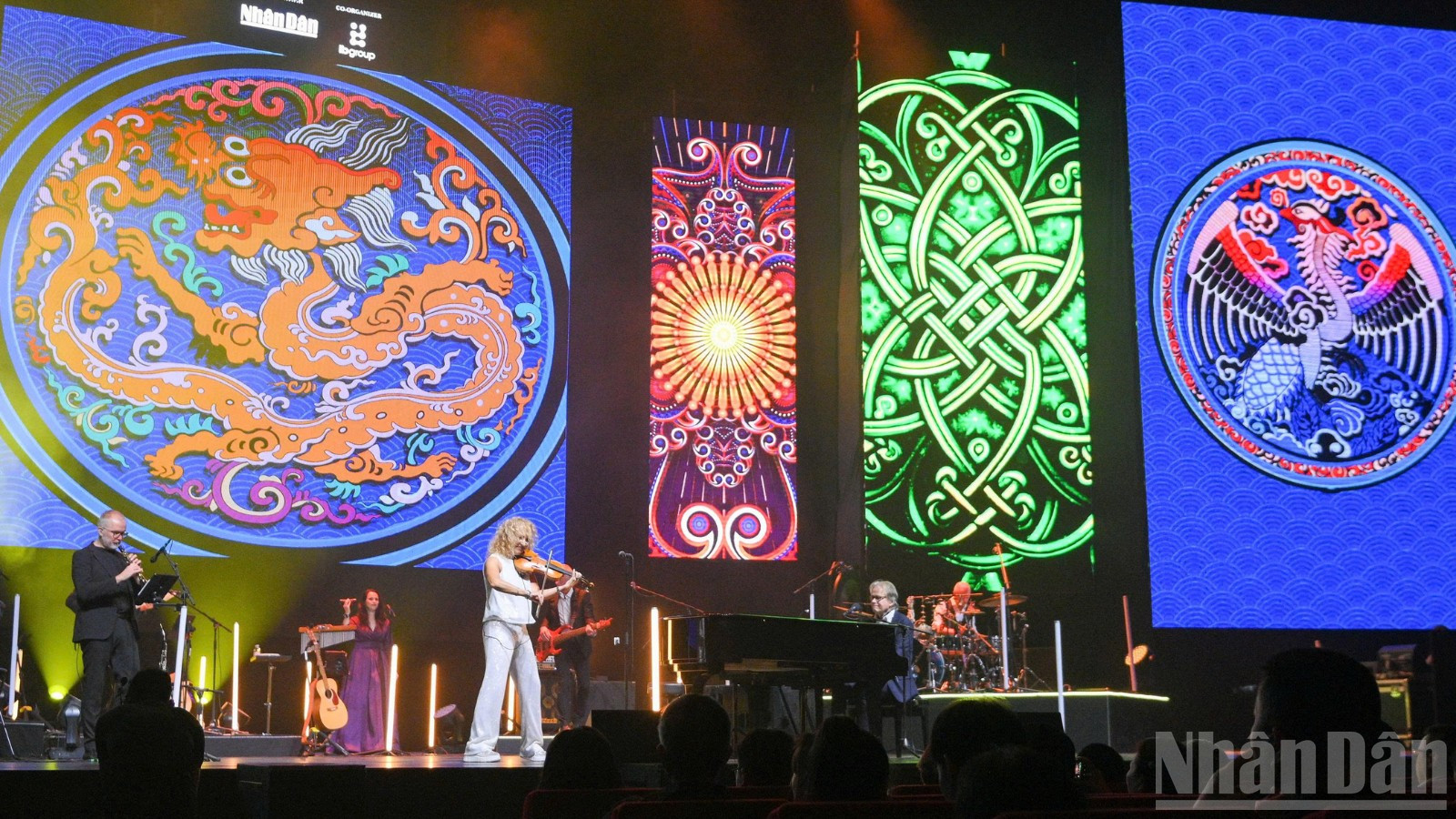 Hai nghệ sĩ của Secret Garden mang đến 23 bản nhạc được yêu thích nhất của mình. 