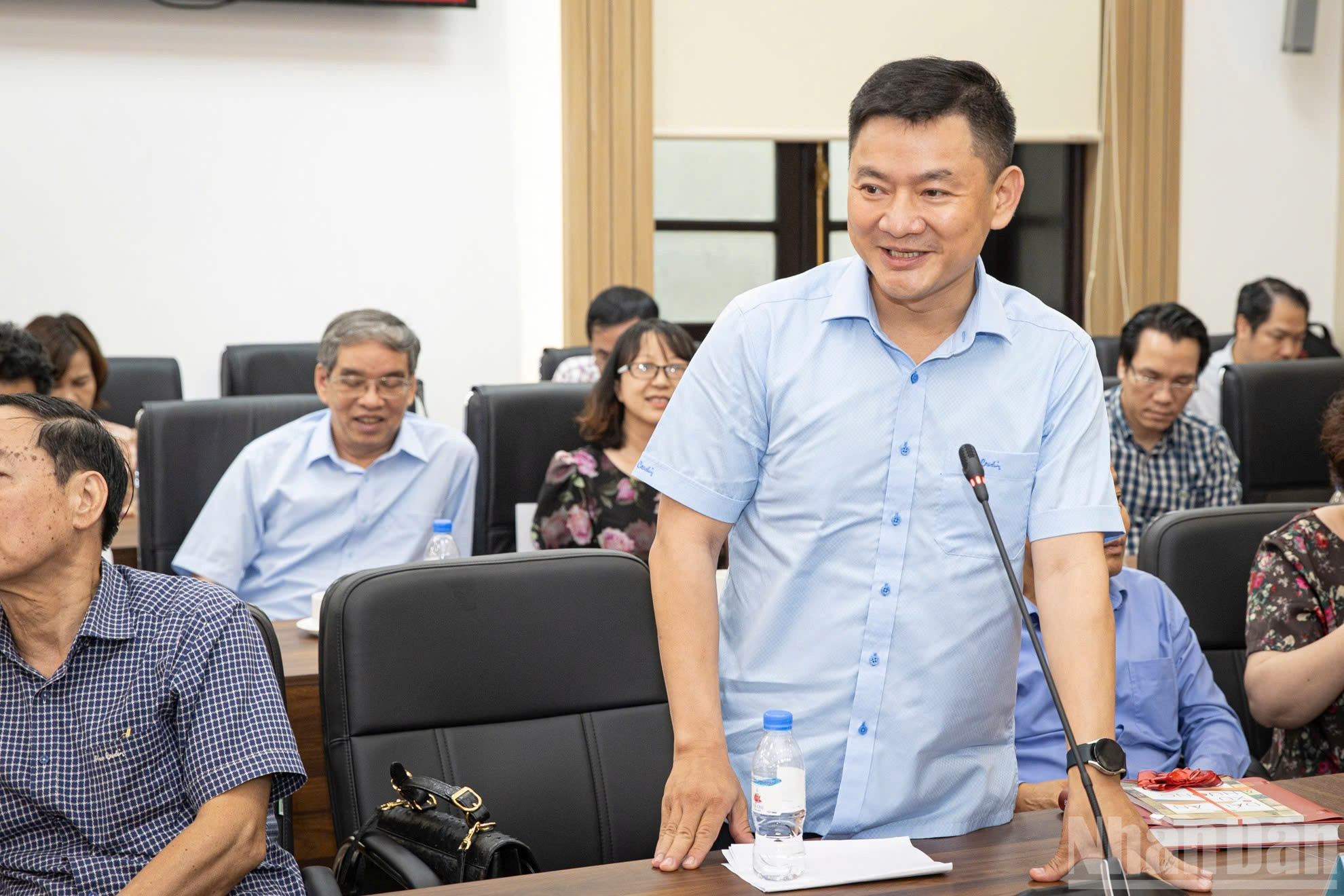 Theo Phó Giáo sư, Tiến sĩ Bùi Chí Trung, Viện phó Viện Đào tạo Báo chí và Truyền thông, Trường đại học Khoa học Xã hội và Nhân văn (Đại học quốc gia Hà Nội), hai cuốn sách ra mắt hôm nay là những giáo trình rất quý về lịch sử báo chí. ndo_br_z6716892107408-0f5c41e515757883d63ab7531da357d8.jpg