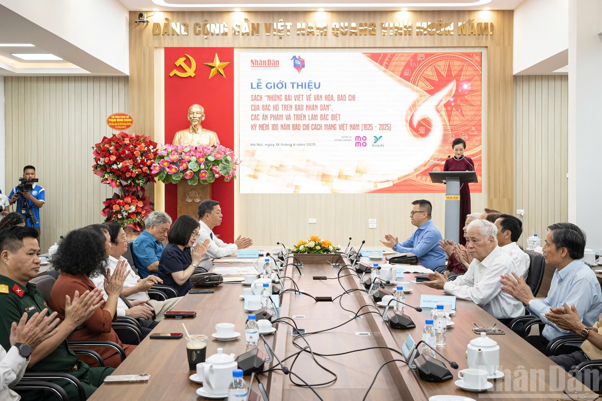 Quang cảnh buổi lễ. ndo_br_z6716891630924-ca25f041ee10af724320202b44af270e.jpg