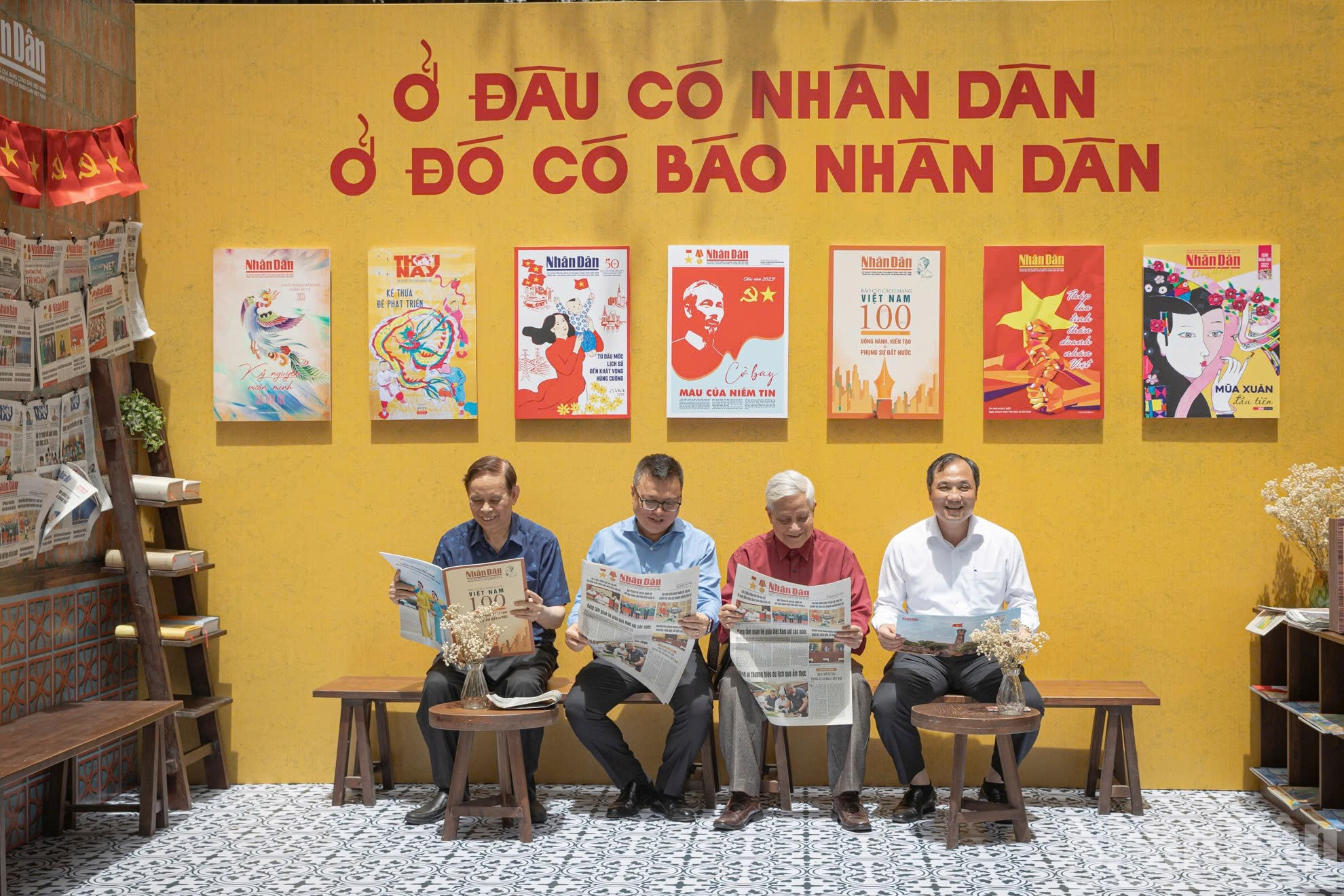Triển lãm trưng bày tư liệu, hình ảnh, hiện vật quý về hành trình 100 năm báo chí cách mạng, từ các tờ báo đầu tiên như Thanh Niên, Việt Nam Độc Lập đến các ấn phẩm thời kháng chiến và đổi mới. ndo_br_z6716892217440-ba597f44e82aaea129b945bf78614f7a.jpg