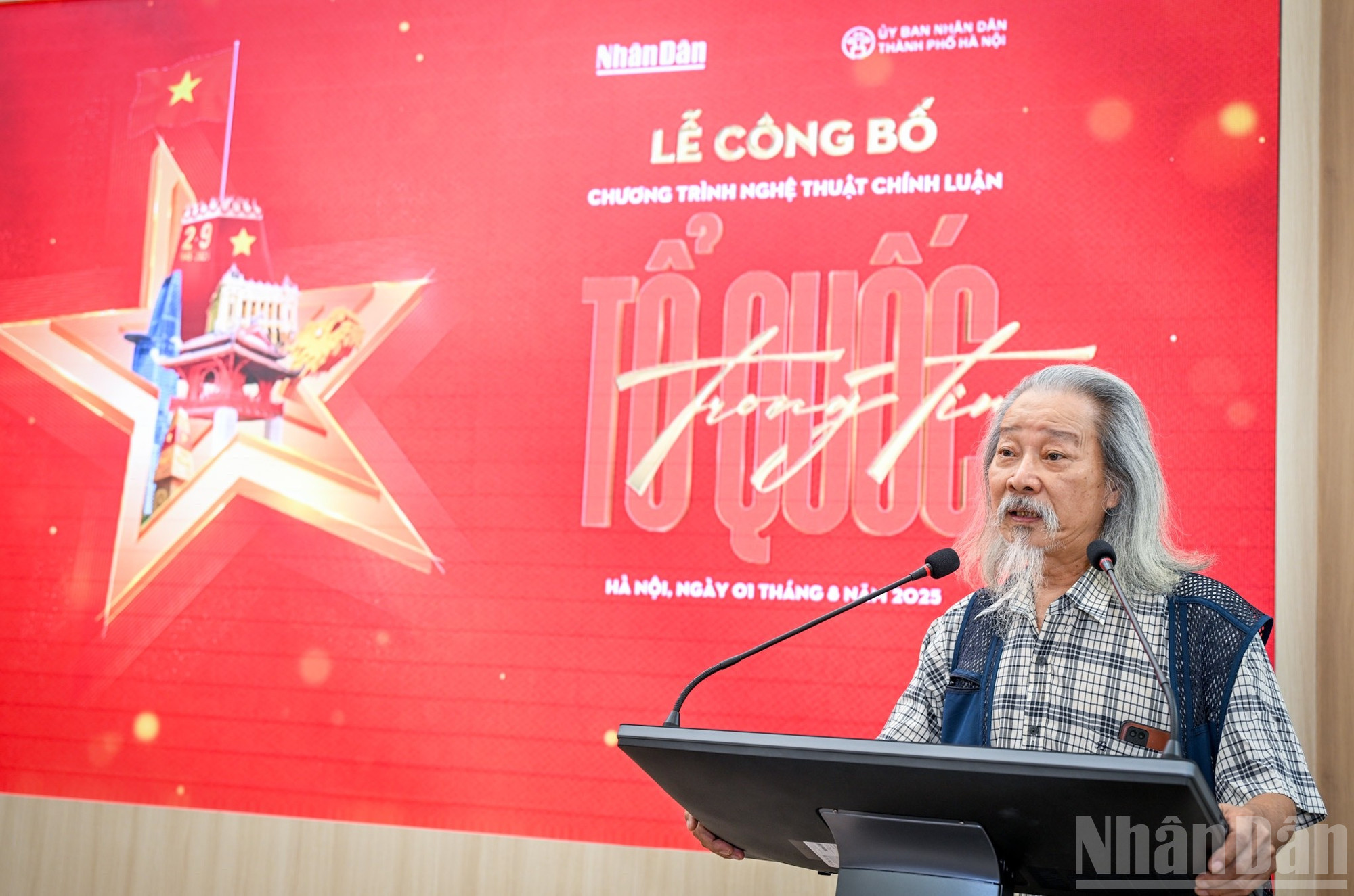 Họa sĩ Văn Thao bày tỏ sự xúc động khi ca khúc “Tiến quân ca” của cha ông - cố nhạc sĩ Văn Cao sẽ vang lên trong chương trình. ndo_br_z6863278119795-8120d25cad30d114bdc9fd987ce048c0.jpg