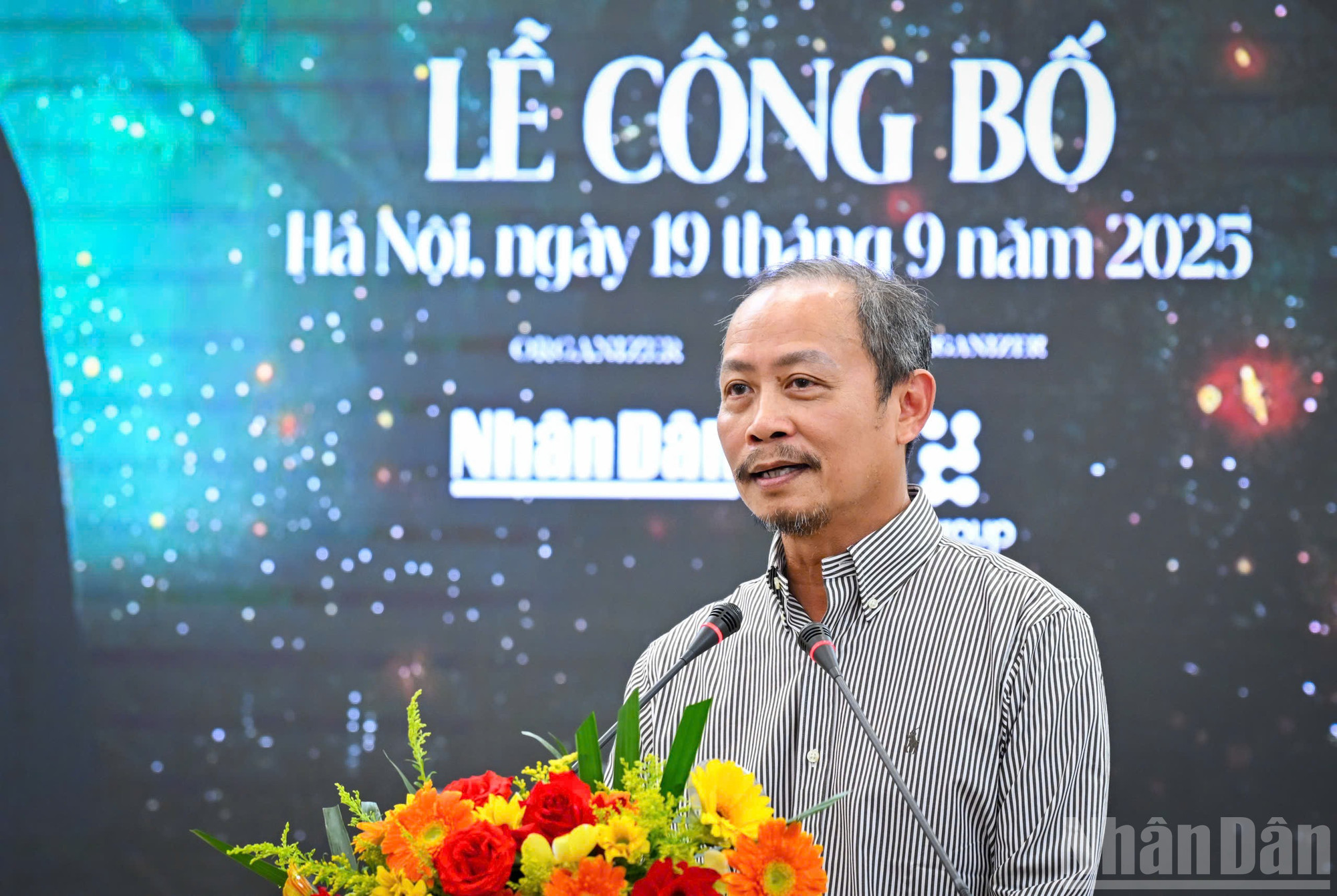Tổng Đạo diễn đêm nhạc “Secret Garden Live in Vietnam” Phạm Hoàng Nam thông tin, gần 30 tác phẩm sẽ được nhóm nhạc Secret Garden biểu diễn trong đêm nhạc đặc biệt sắp tới. ndo_br_z7028544173921-3761fad3d2a5e5d7e60dbcba1382c5c1.jpg