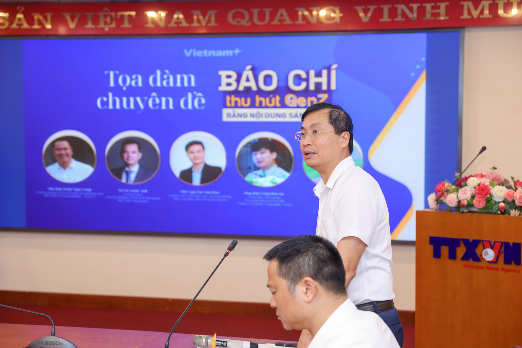 Tổng Biên tập Báo Điện tử VietnamPlus Trần Tiến Duẩn cho biết, sự phát triển của các nền tảng công nghệ mới và mạng xã hội đã đặt ra những thách thức cho các cơ quan báo chí. toa-dam-genz-tren-khong-gian-so-3-2.jpg