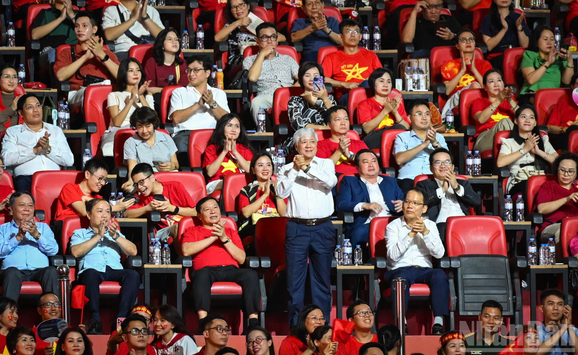 Đến dự chương trình, có đồng chí Đỗ Văn Chiến, Ủy viên Bộ Chính trị, Bí thư Trung ương Đảng, Chủ tịch Ủy ban Trung ương Mặt trận Tổ quốc Việt Nam, cùng các đồng chí lãnh đạo, nguyên lãnh đạo các cơ quan, ban, bộ, ngành Trung ương và địa phương... ndo_br_z6893771271123-e462559230d41b078db7341c7d918733.jpg