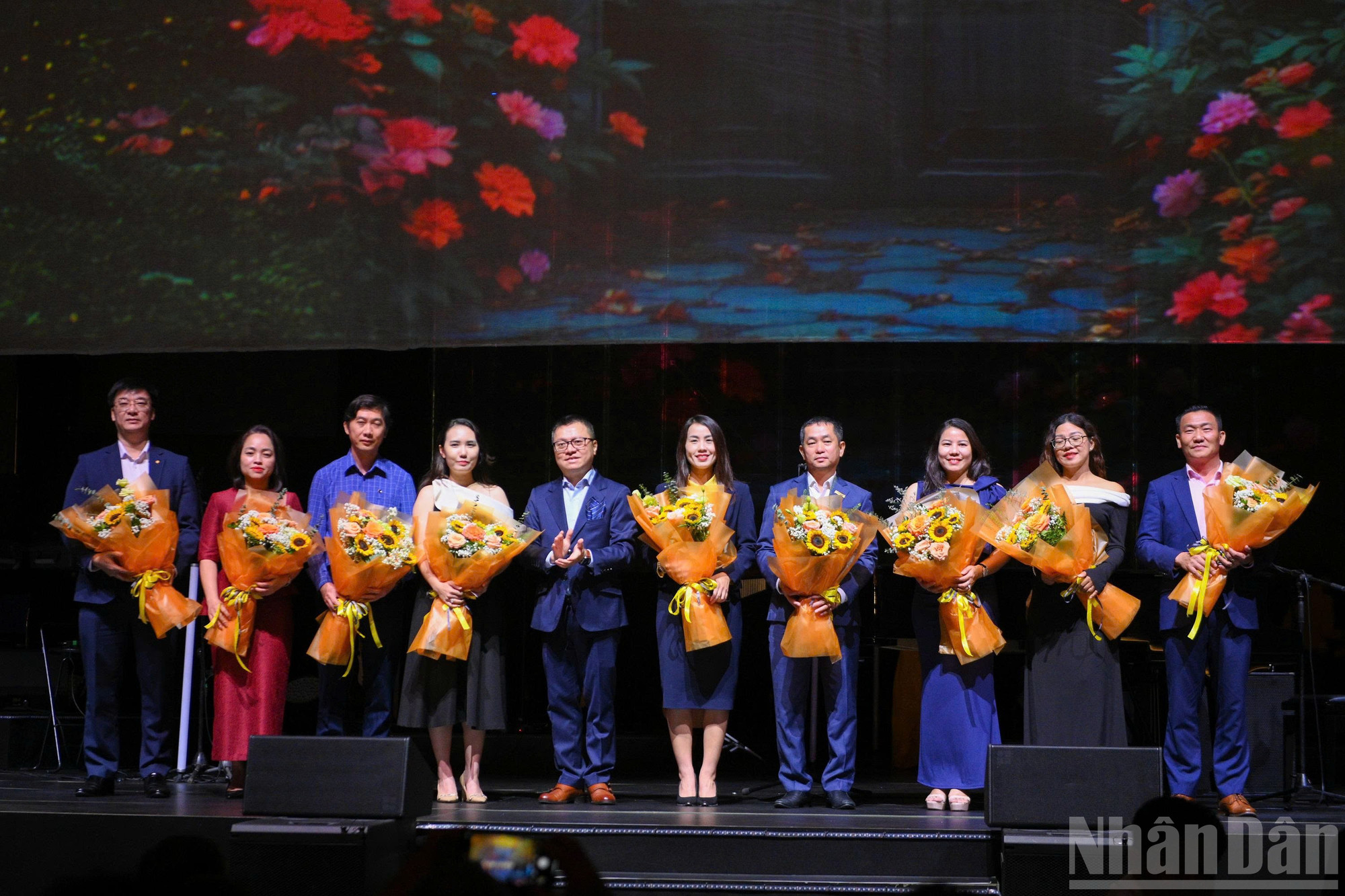 Các đơn vị tài trợ đêm nhạc "Secret Garden Live in Vietnam". ndo_br_z7131303404792-3d65e6356a1fca182898043c763141ce.jpg