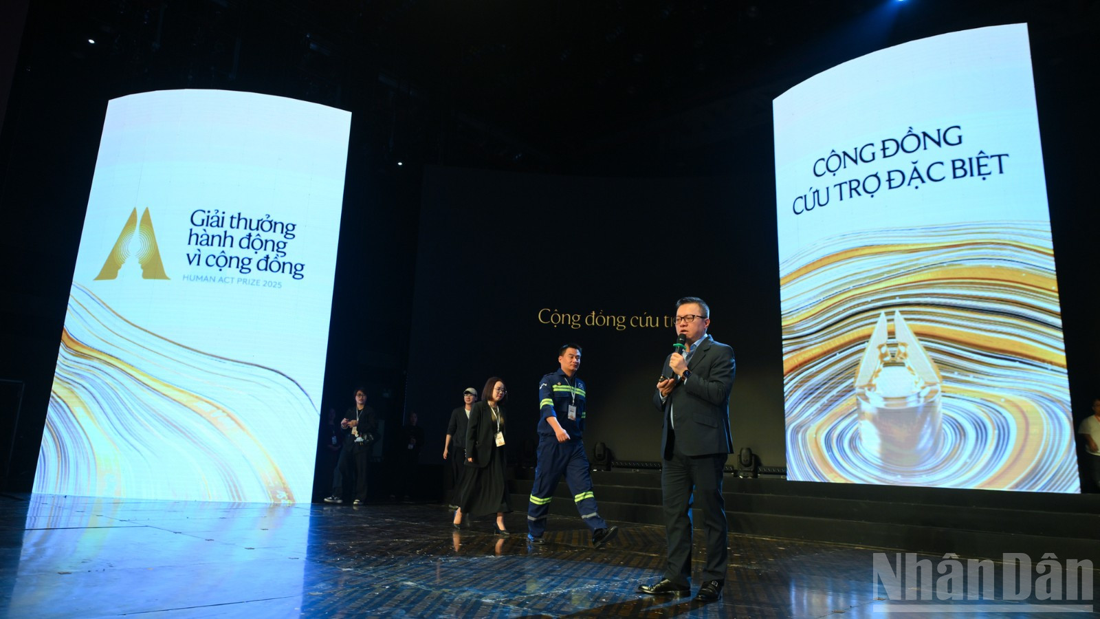 Đồng chí Lê Quốc Minh, Ủy viên Trung ương Đảng, Tổng Biên tập Báo Nhân Dân, Phó Trưởng Ban Tuyên giáo và Dân vận Trung ương, Chủ tịch Hội Nhà báo Việt Nam, Trưởng Ban Tổ chức Human Act Prize tại buổi tổng duyệt gala trao giải Giải thưởng Hành động vì cộng đồng năm 2025.