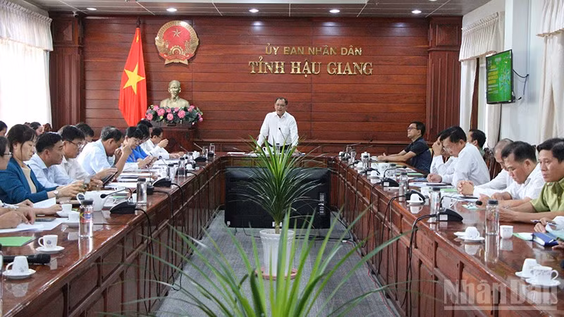 Quang cảnh cuộc họp.