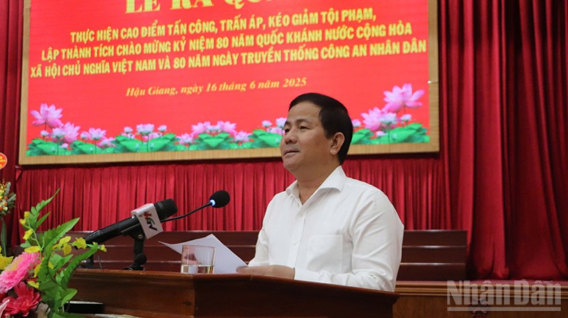 Chủ tịch Ủy ban nhân dân tỉnh Hậu Giang, Trần Văn Huyến phát biểu tại buổi lễ. ndo_br_2.jpg