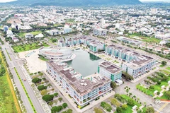 Thành phố đang xem xét chuyển đổi công năng của Trung tâm hành chính-chính trị tỉnh Bà Rịa-Vũng Tàu cũ do thấy công trình phù hợp với hoạt động của các trường đại học. (Ảnh THẾ ANH) 