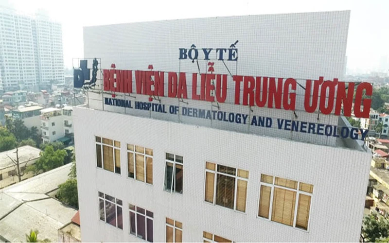 Bệnh nhân nam gần 18 tuổi mắc sùi mào gà hậu môn phức tạp, điều trị bằng laser CO₂