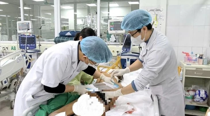 Thanh niên 17 tuổi suýt tử vong vì chủ quan với nốt mụn ở mông