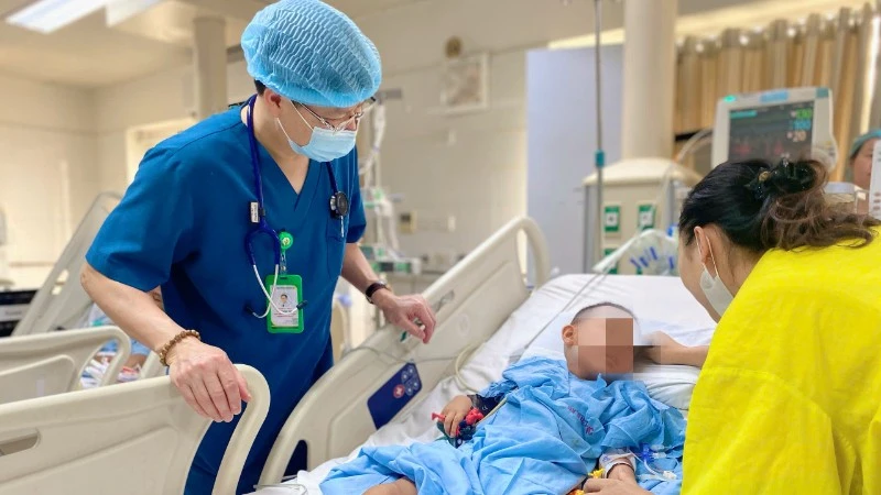 Bé trai 5 tuổi thoát chết thần kỳ sau tai nạn xe khách nghiêm trọng trên đường Tam Đảo