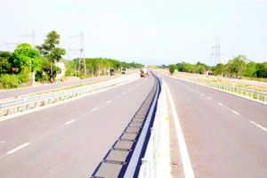 Đoạn tuyến cao tốc này có bốn làn xe, bề rộng nền đường 17m, tốc độ cao nhất cho phép 80 km/giờ.